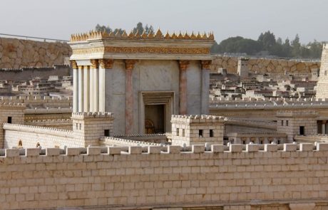 "נַחֲמוּ נַחֲמוּ עַמִּי יֹאמַר אֱלֹהֵיכֶם"