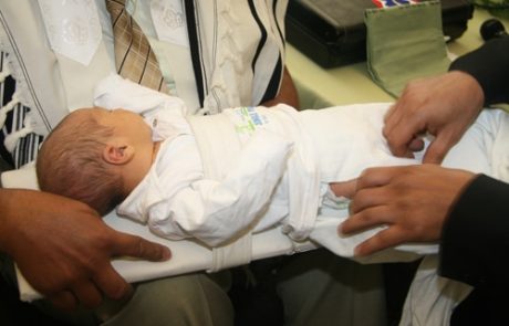 "וביום השמיני ימול בשר ערלתו" – הכל על המילה