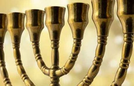 יש לדון במצוות הדלקת המנורה בזמן הזה, האם נוכל להדליק במקום המקדש?