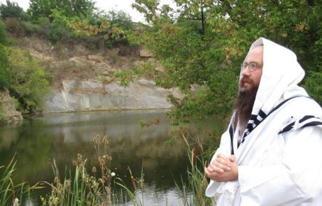 שימי פריד בביצוע מלא רגש: "ונתנה תוקף" בנוסח ברסלבאי עתיק